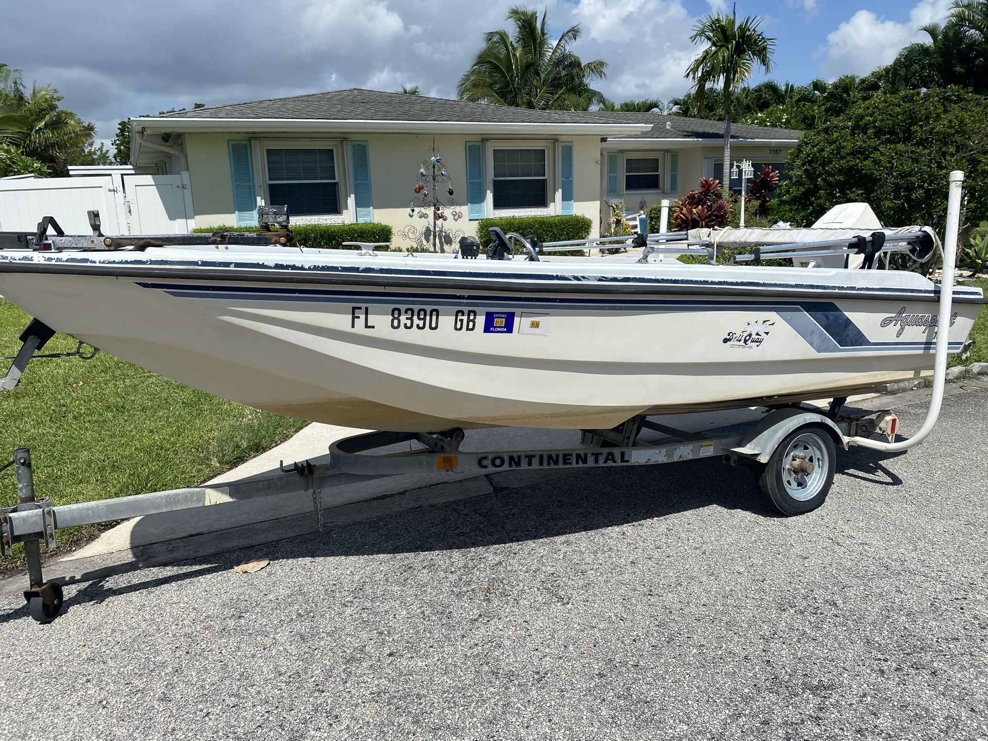 Aquasport 15ft Center console Boat