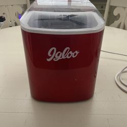 ICE MACHINE, By IGLOO …Makes 26 lbs/day