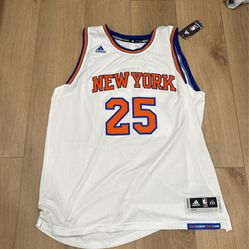 Derrick Rose Autographed Knicks Jersey 