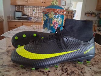 Soccer cleats us size 8