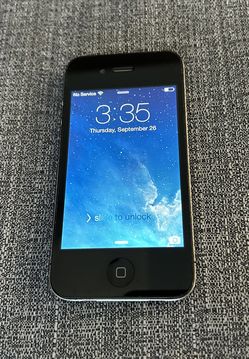 iPhone 4 In Excellent Condition Charger Included - UNLOCKED