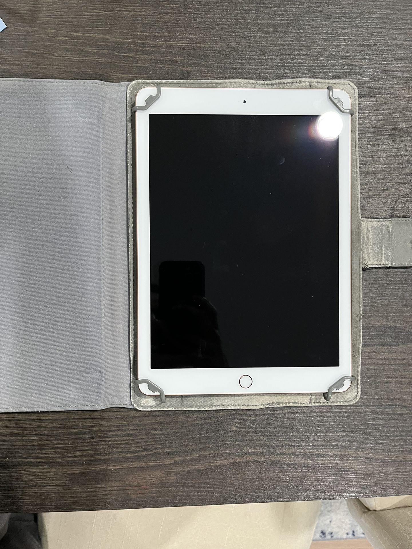 Apple iPad 6th Gen With Cover And Charger