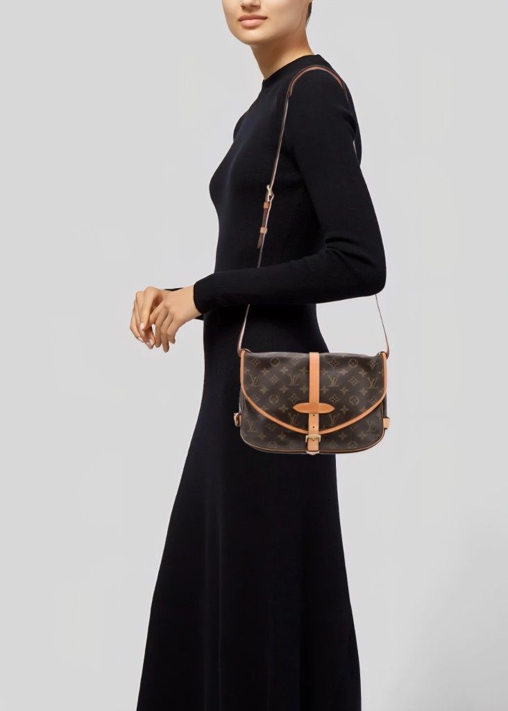 đź’ŻAuthentic Louis Vuitton Saumur 30