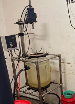 Labtist Overhead Stirrer with Glass Reactor Vessel