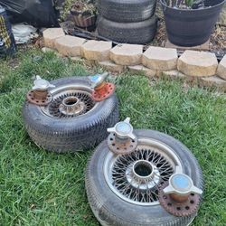 14 Inch Wire Spoked Rond With Knock Offs Complete Set With Universal Adapters 