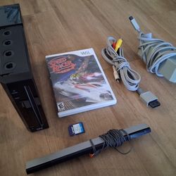 Nintendo Wii Console Black 2GB SD Card Complete With Game Tested 