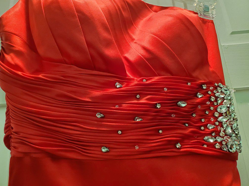 Sherri Hill Sexy Red Silk Long Formal Gown/Prom Dress. Elegant Rhinestones.