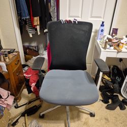 Great Office Chair. Seat Slnd Shapl Barely Used., Grey And Black Back.