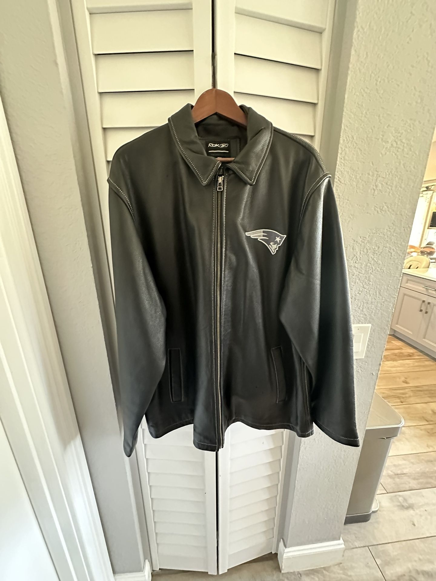 Roger Edward’s Reebok New England Patriots Butter Soft Black Leather 3/4 Length Jackets XL