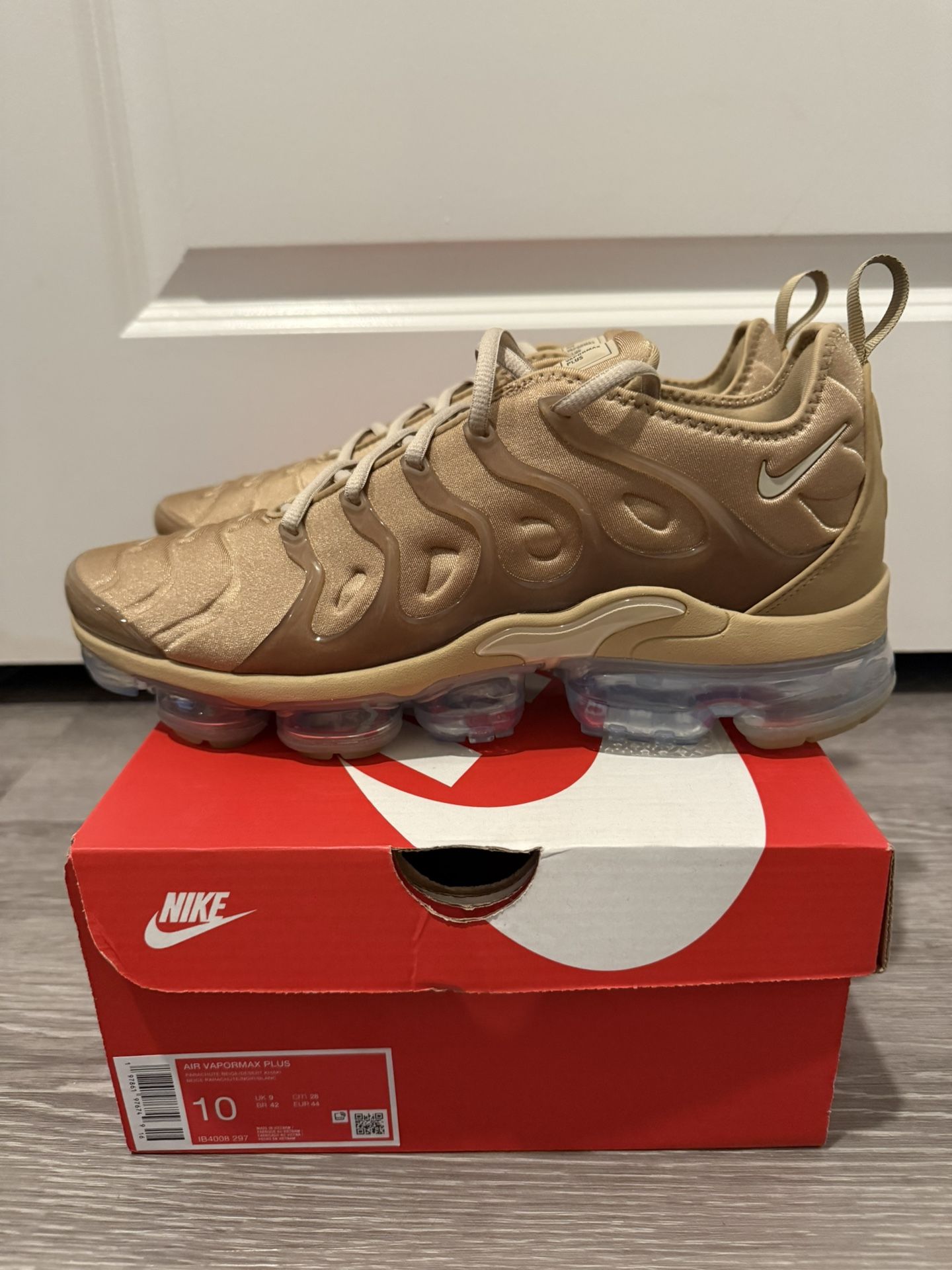 Nike Air VaporMax Plus Men’s Size”Parachute Beige” Men’s Size 10 IB4008-297