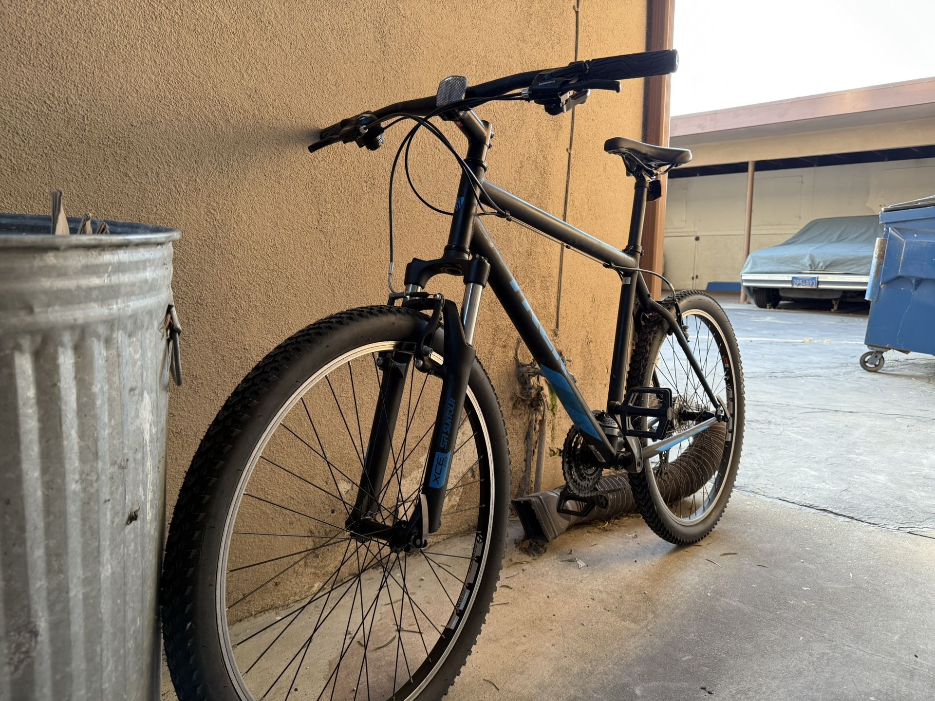 Trek 820 Mountain Bike - Great Condition - Lightly Ridden (<200 Miles)