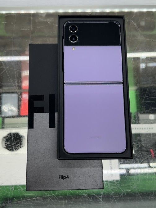 Samsung Galaxy Z Flip 4 Unlocked