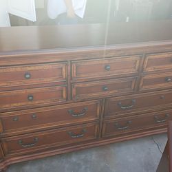 Dresser good condition