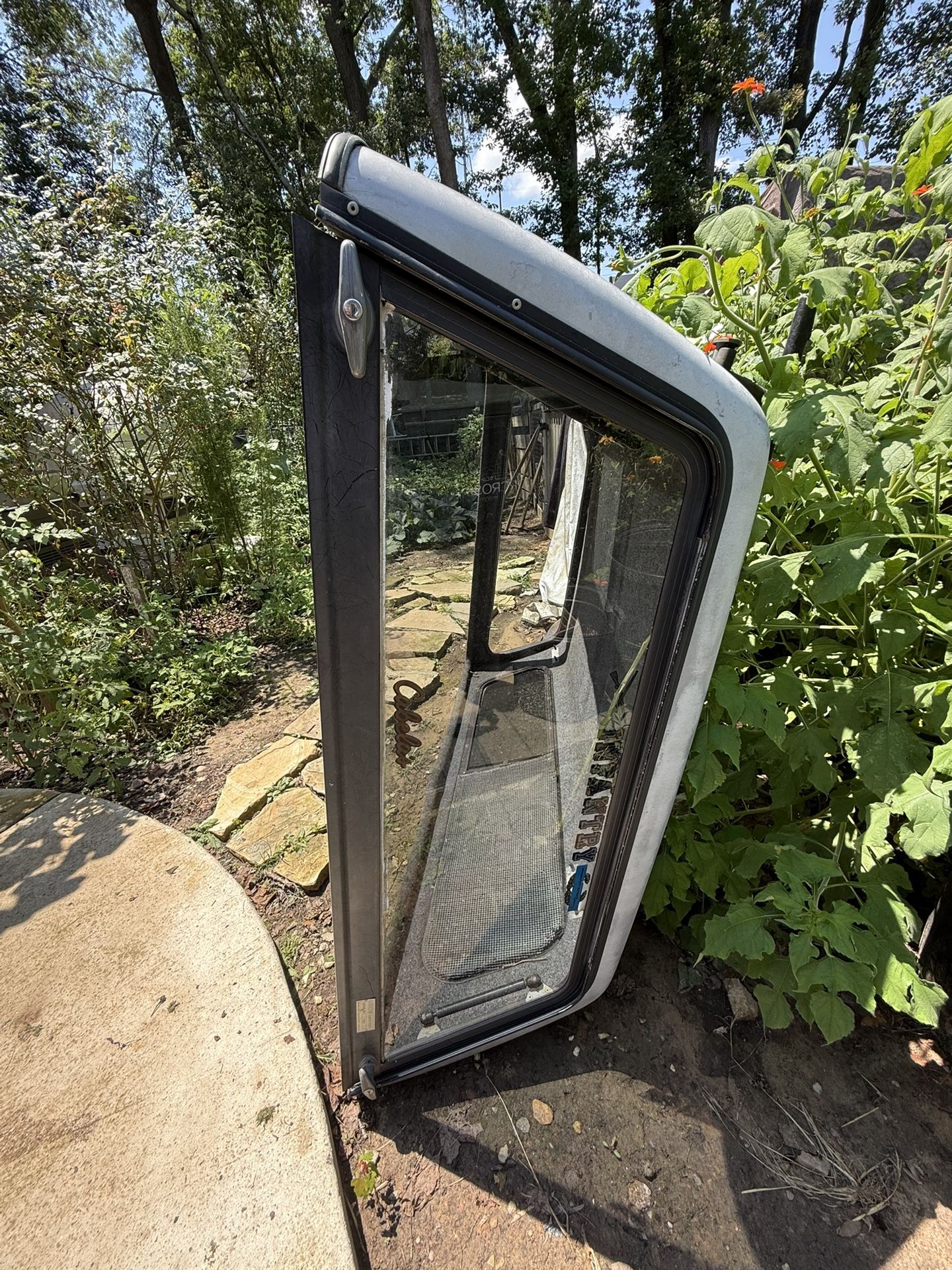 Camper shell For A 1993 Toyota Pickup 22r