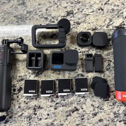 GoPro Hero 11 Black - Many Extras