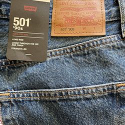 Women Levi’s Jeans 