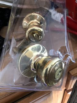 2 sets gold finish locking door knobs