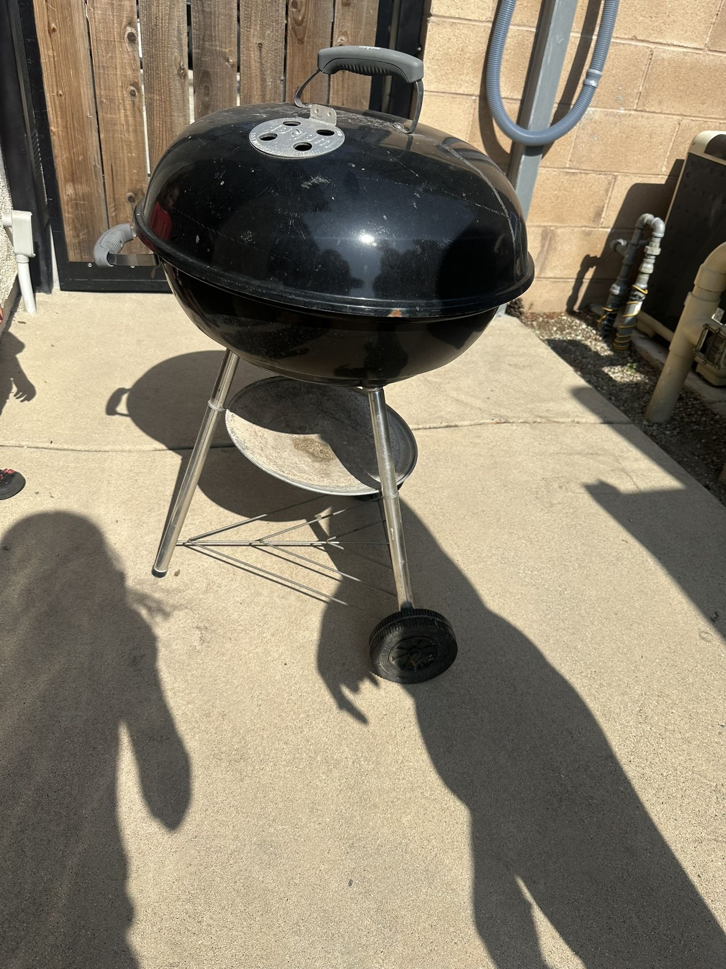 Charcoal BBQ Grill – Classic Kettle Style