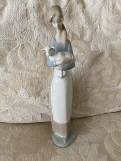 Mint Lladro Shepherdess Young Girl with Lamb. Glossy. $100. 