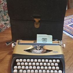 Royal  Typewriter 