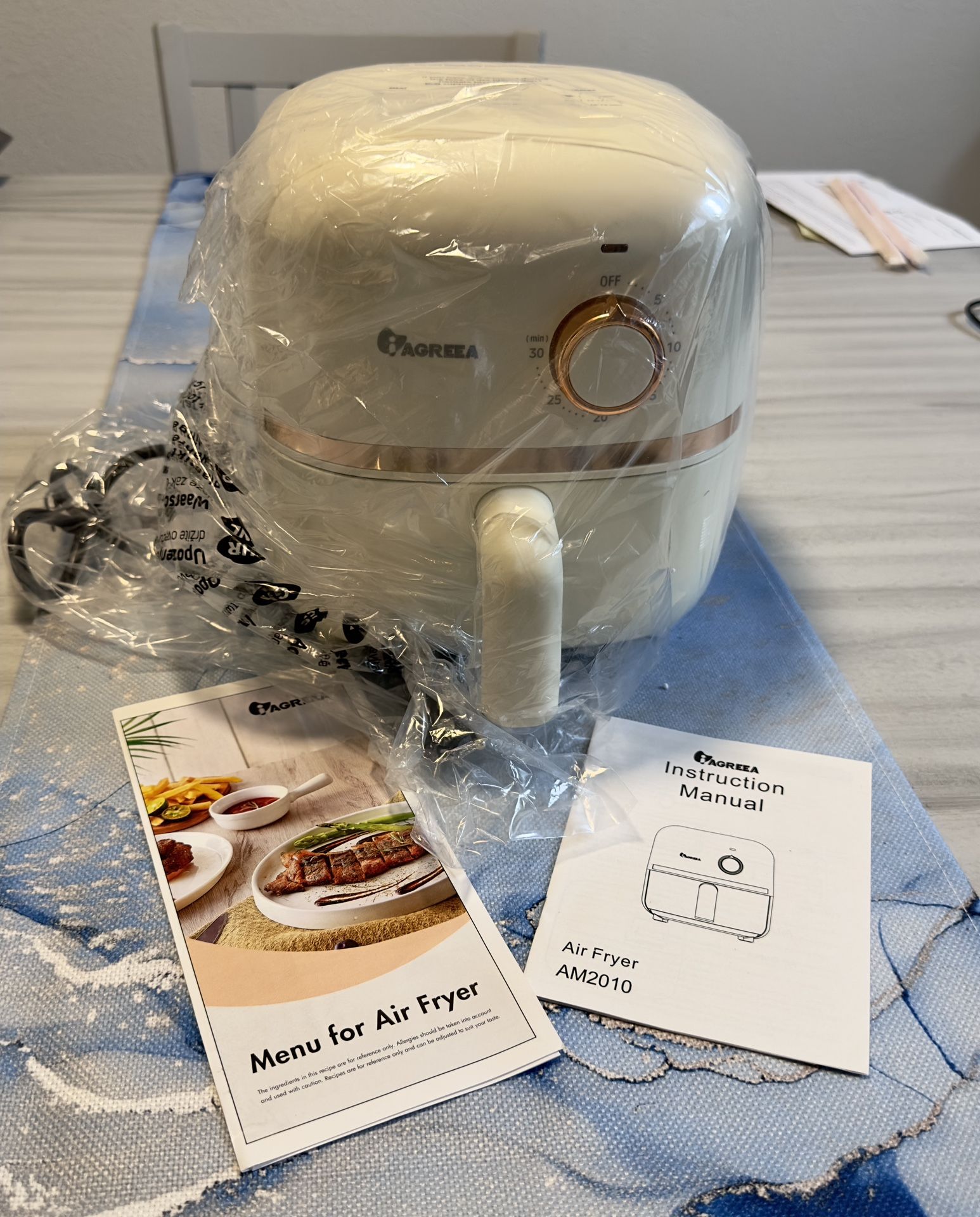 Agreea 1.5 Quart Air fryer- White-Never Used