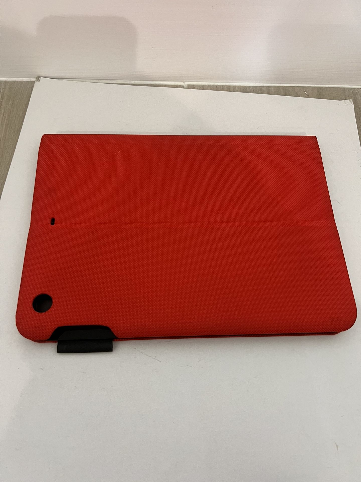 Logitech Ultrathin Keyboard Folio i5 for iPad Case