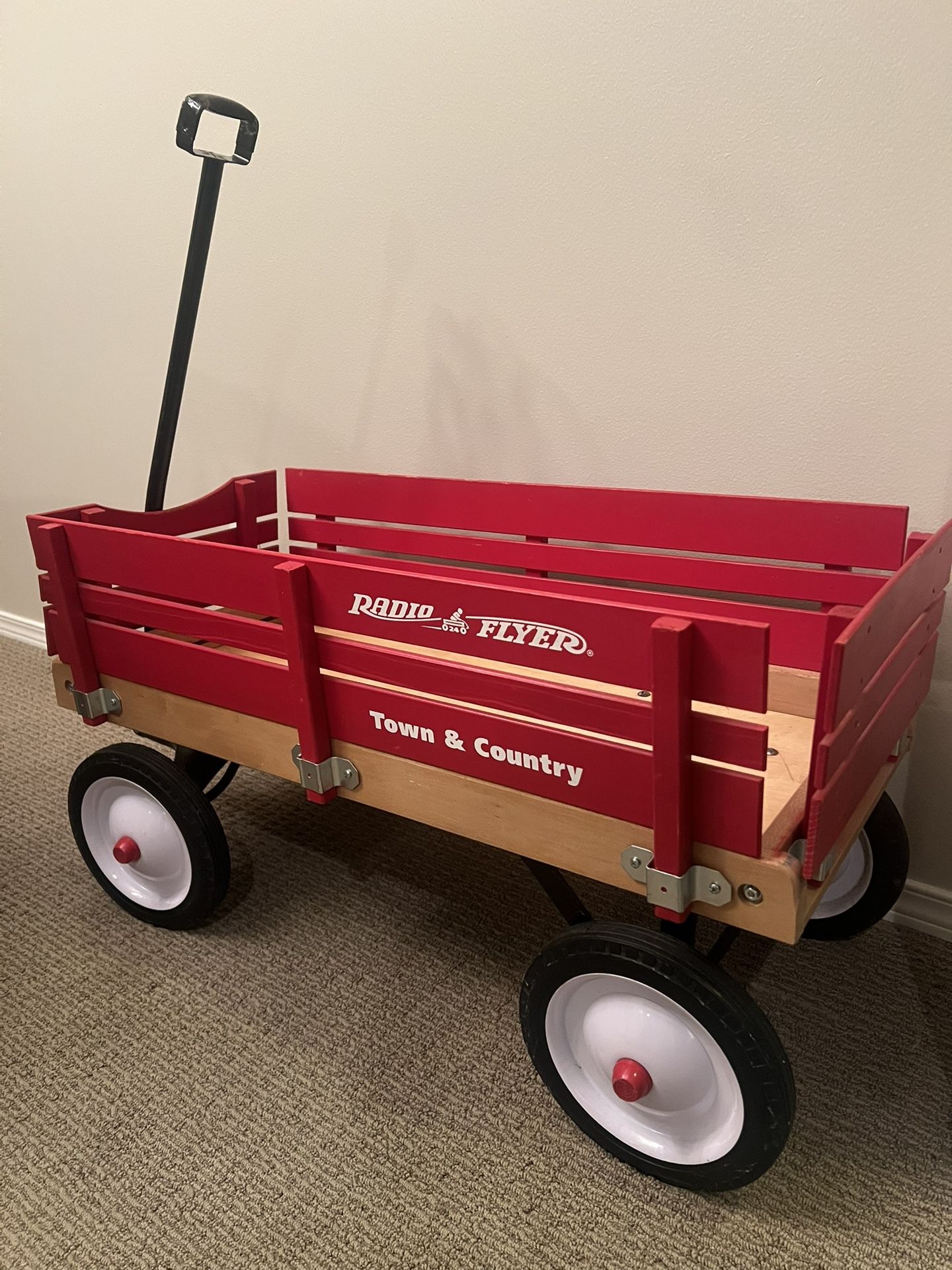 Radio Flyer - Red Wood Wagon- Town & Country