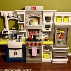 STEP2 Elegant Edge Large Modern Play Kitchen.   Includes all accessories shown.   Excellent Preowned Condition. 