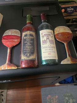 Wall hanging wine & glass
