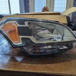 2010-2011 Kia Soul Right Front Headlight 