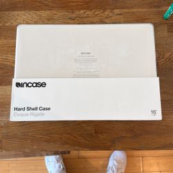 Incase - White Frosted / Clear 16” 2023 MacBook Pro Case 