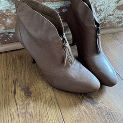 NWT Nine West Ilume boots  ankle boots dark brown leather