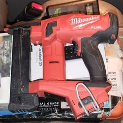 M18 FUEL 18-Volt Lithium- lon Brushless Cordless 18- Gauge 1/4 in. Narrow Crown Stapler