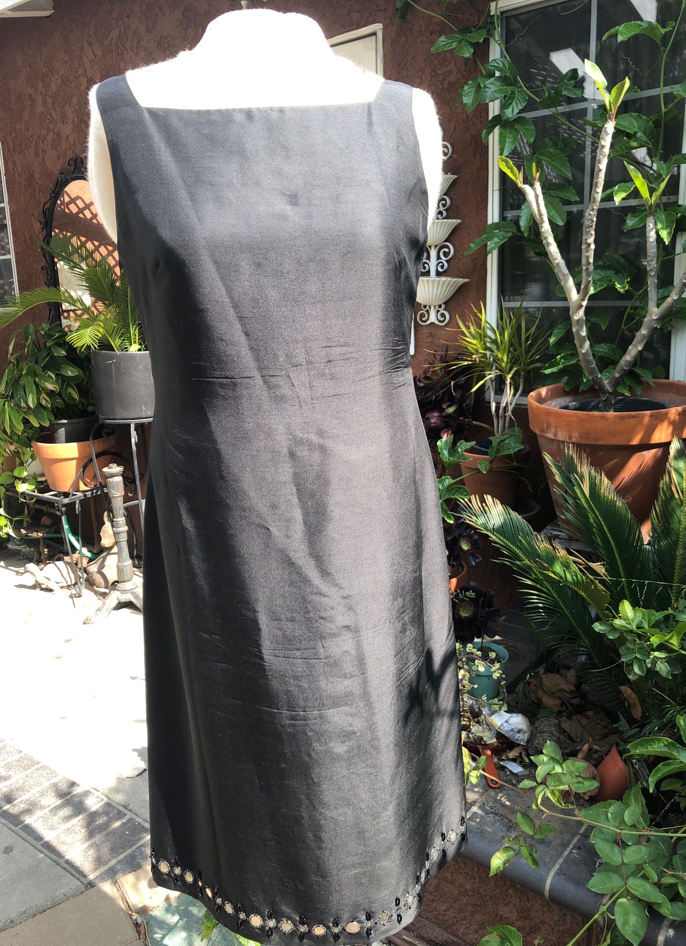 Max Studio. Leon Max Dresses. Size S 8. Beautiful bright green lining. Little black silk dress.
