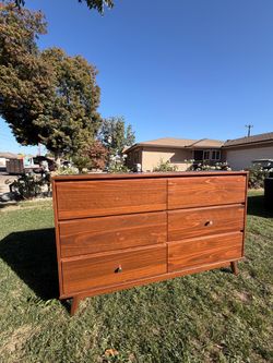 FREE DELIVERY 100$$$ beautiful wood dresser