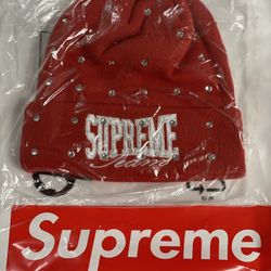 Red Supreme Beanie ! 