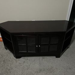 TV STAND WITH SHELFS AND BROWN WOOD COFFEE TABLE