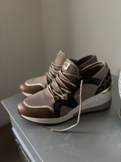 Micheal Kors Sneaker Size 8