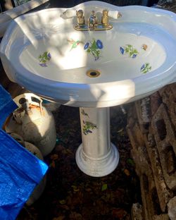 Pedestal Sink 2 Piece