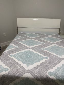 Queen bedroom set