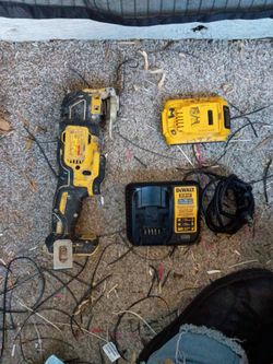 DeWalt Oscillating Multi-Tool with Battery and Charger