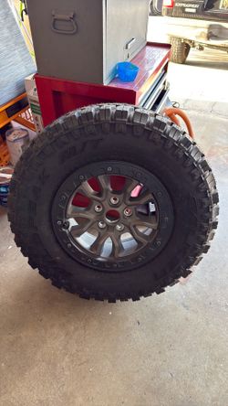 285/70/17 tire and wheel only one