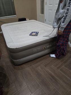 Coleman SupportRest Double-High 18" Queen Air Mattress