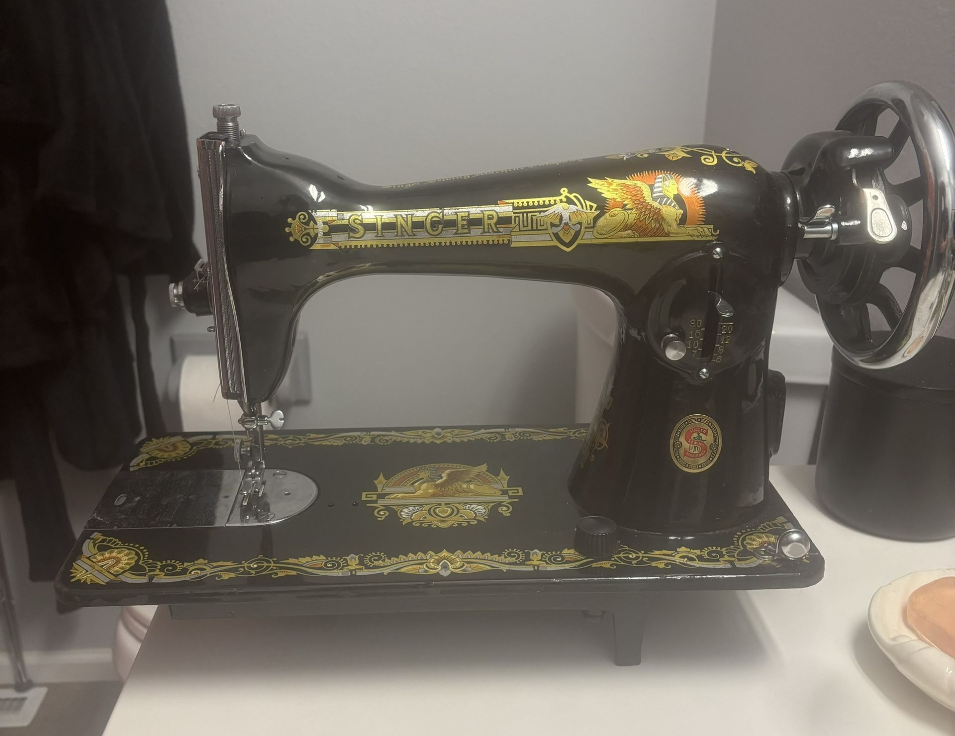 VINTAGE 1973 Singer Sphinx Sewing Machine