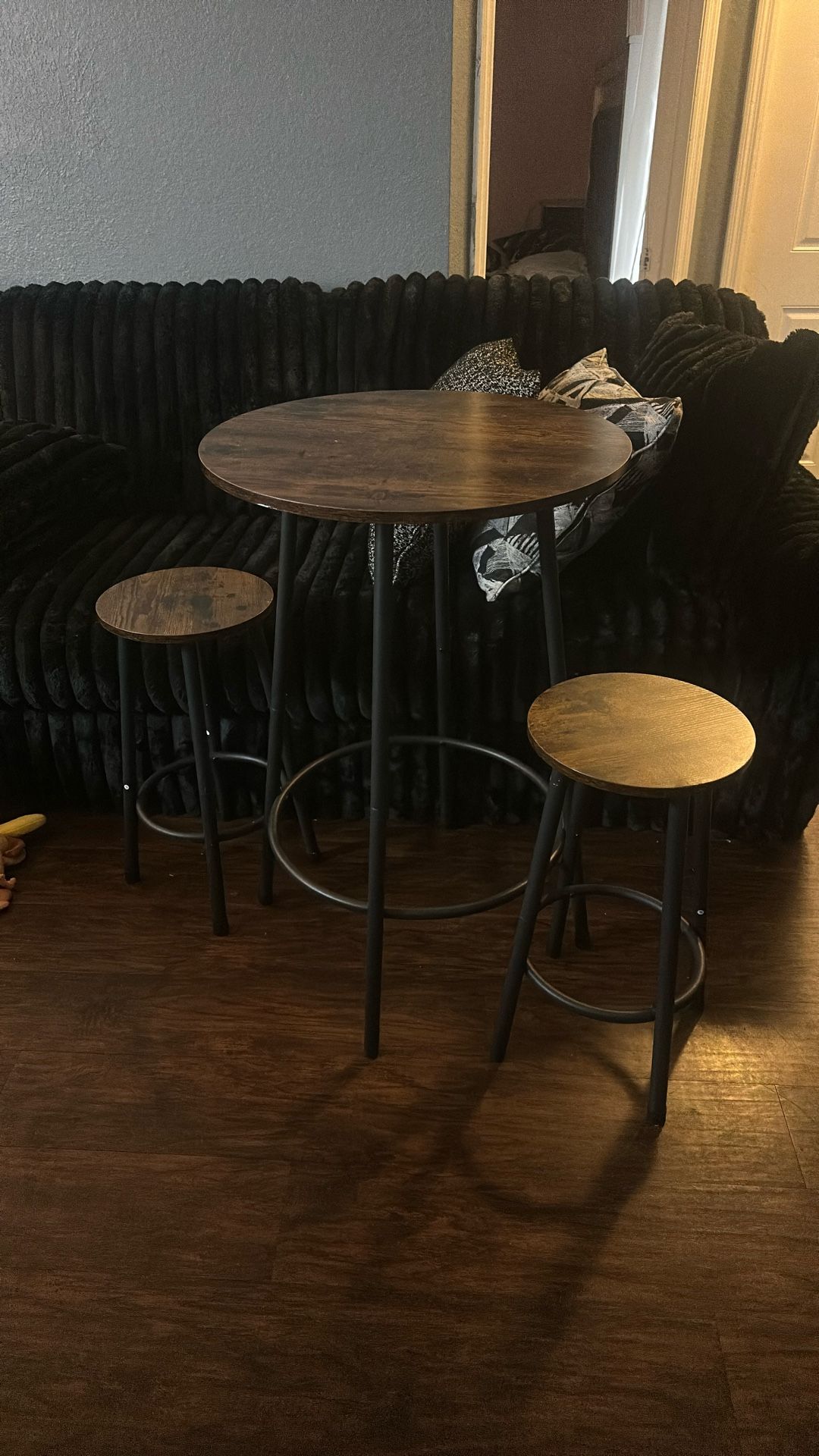 wooden table & chairs