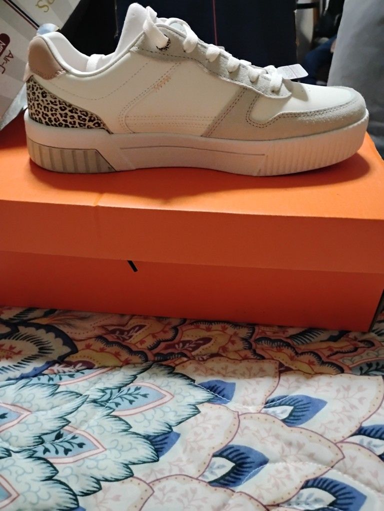 Skechers Women's Size 8