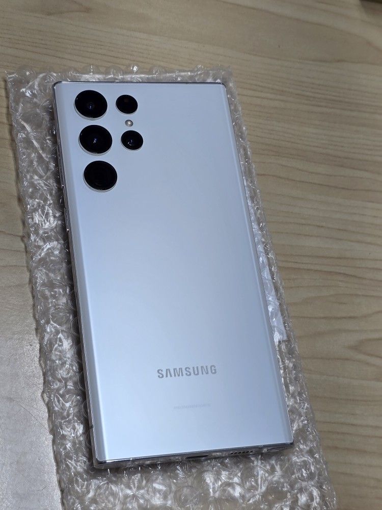 Samsung Galaxy S22 Ultra Unlocked 512GB In Exellent Condition. Firm Price. El Precio Es Firme. Usado Semi-nuevo.