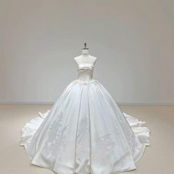 Classic Off-shoulder Ball Gown Wedding Dress - Wore Once, Brand New Condition!