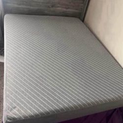 Like New Siena 12" Memory Foam Queen Mattress