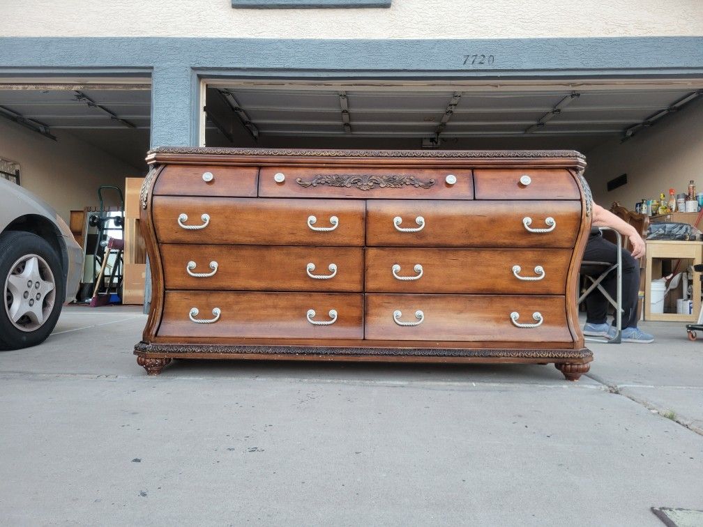 Bombay 9 Drawer Dresser 